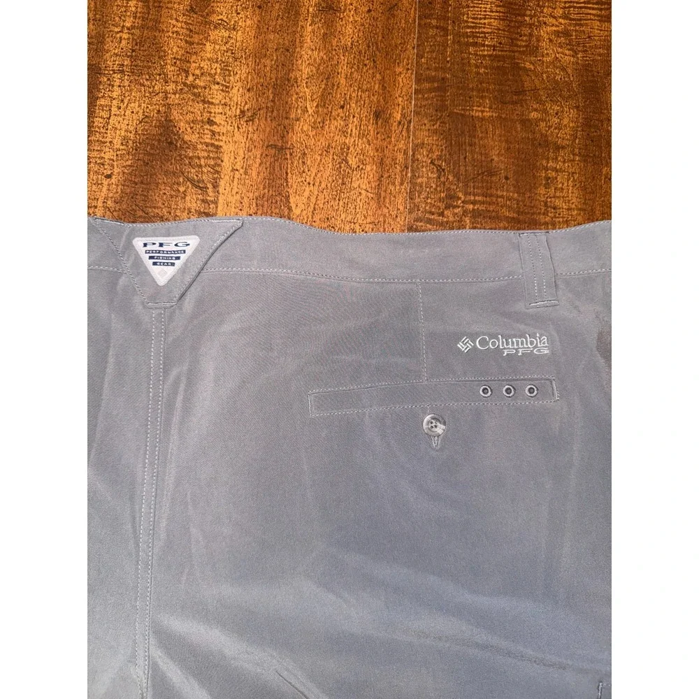Columbia PFG Shorts Mens Size 48 Waist 10in Inseam Nylon Omni-Shade Gray